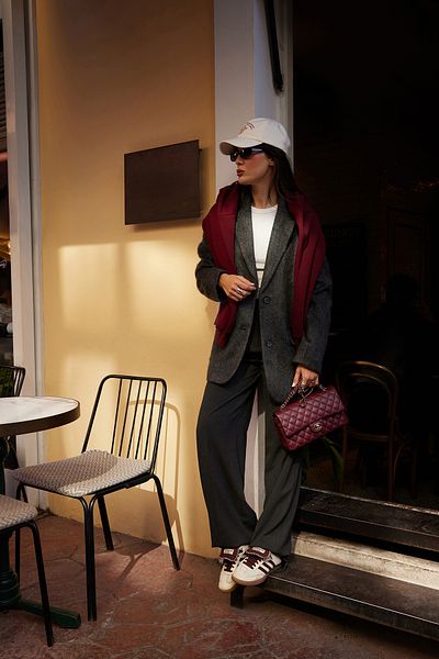 Trendyol Collection Anthrazitfarbene gewebte Hose mit weitem Bein TPRAW23PL00016
