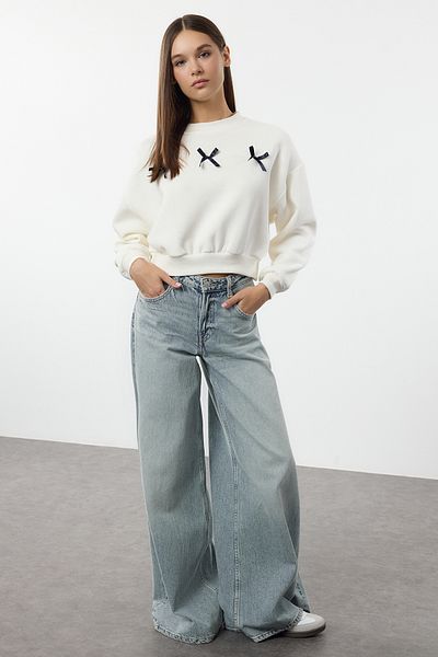 Trendyol Collection Pletená mikina Ecru – pravidelný vzor mašle, Twoaw25Sw00294