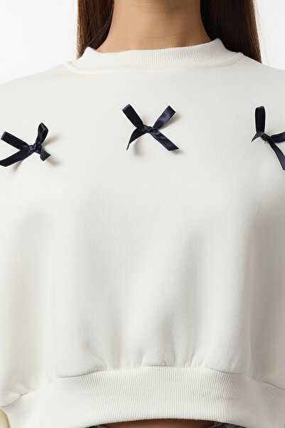 Trendyol Collection Pletená mikina Ecru – pravidelný vzor mašle, Twoaw25Sw00294
