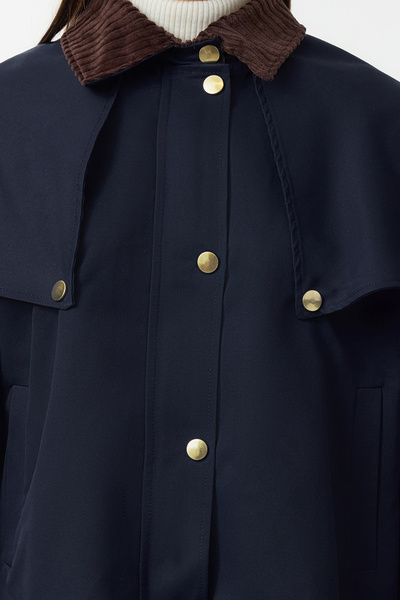 Trendyol Collection Marineblauer, schulter- und Kragendetailverzierter, übergroßer, dünner Mantel mit Kapuze TWOAW25MO00206