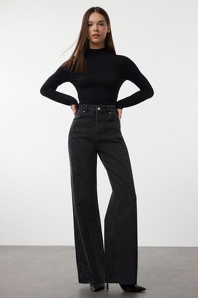 Trendyol Collection Schwarze Strass-Jeans mit hoher Taille und weitem Bein TWOAW25JE00379