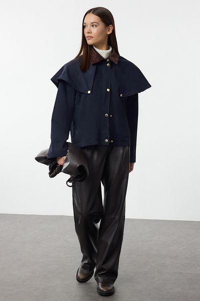 Trendyol Collection Námořnická modrá oversize bunda s detailem na ramenou a límečku
