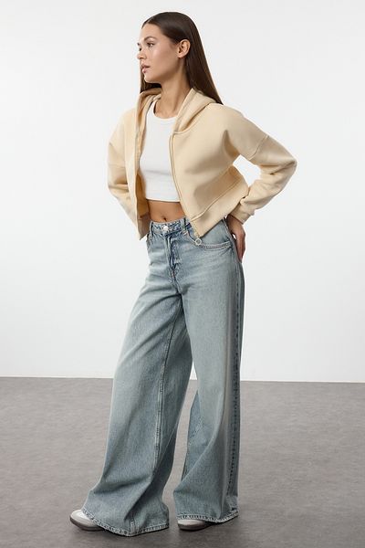 Trendyol Collection Bequeme Passform – Crop-Sweatshirt mit Steinreißverschluss, Kapuze, dickes Fleece innen TWOAW20SW0660