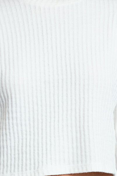 Trendyol Collection Блуза з трикотажу з вирізом горловини екрю TWOAW25BZ00316