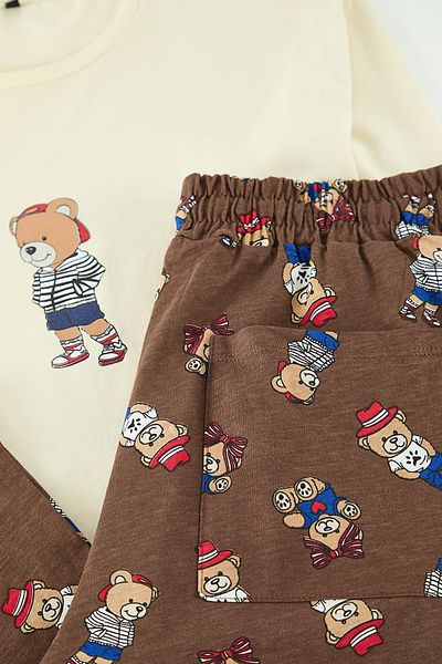 Trendyol Collection Sada pleteného pyžama v hnědé barvě s potištěným medvídkem - Regular Fit Tmnaw25Pt00044