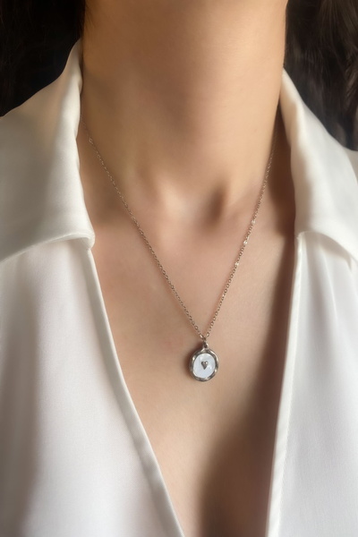 DEMOKAN Kadın Çelik Kolye Yuvarlak Sedef Plaka Kalp Detay Düz Zincir Kolye