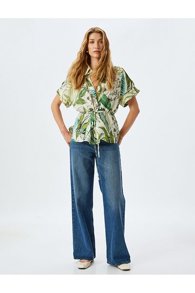 Koton Kurzärmliges Oversize-Hemd aus Viskose mit floralem Muster und Bindedetail an der Taille