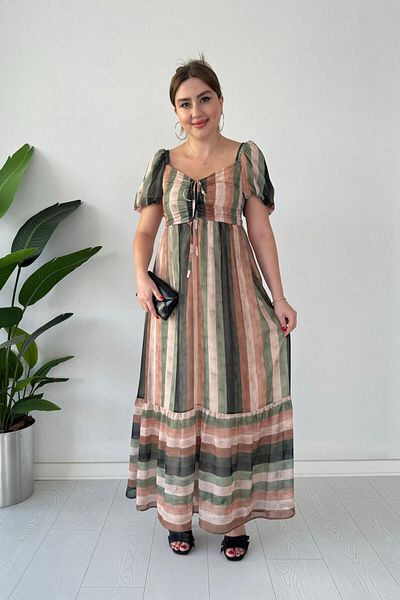MaziButik Φόρεμα σιφόν ριγέ σε καφέ χρώμα