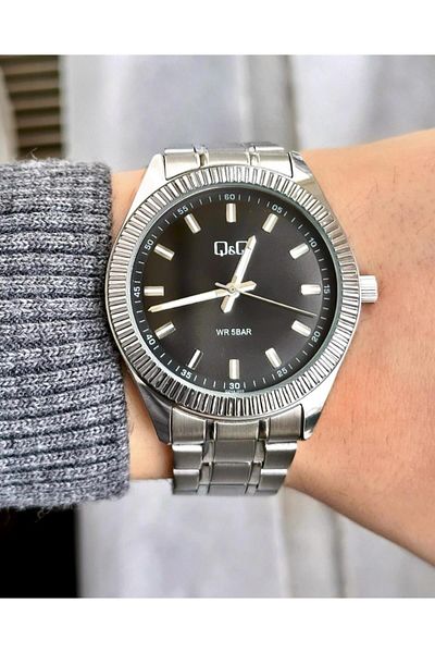 Q&Q Men's Metal Band Wristwatch