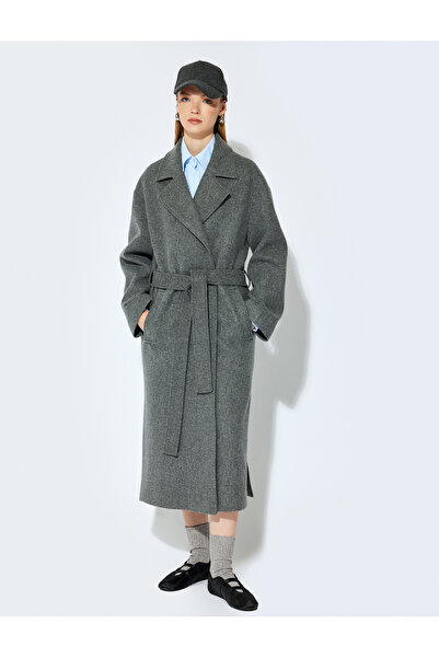 Koton X Şahika Ercümen – Dvouřadý dlouhý prošívaný kabát s detailem pásku a kapsami