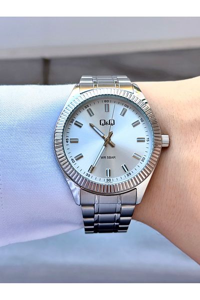 Q&Q Men's Metal Band Wristwatch