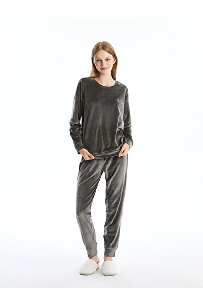 LC Waikiki Gri Bisiklet Yaka Nakışlı Kadife Kadın Pijama Takımı