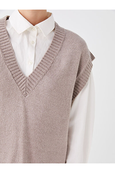 LC Waikiki LCW Modest V-Neck Plain Oversize Women's Knitwear Sweater