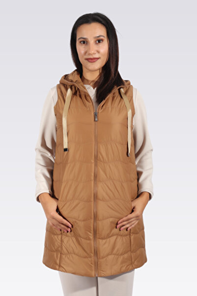 TOLGA SARAÇOĞLU 70041 Камел качулат дълъг ватиран жилет