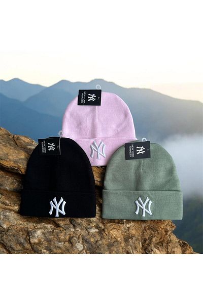 w white stars sports & wear New York Triple Beanie Set