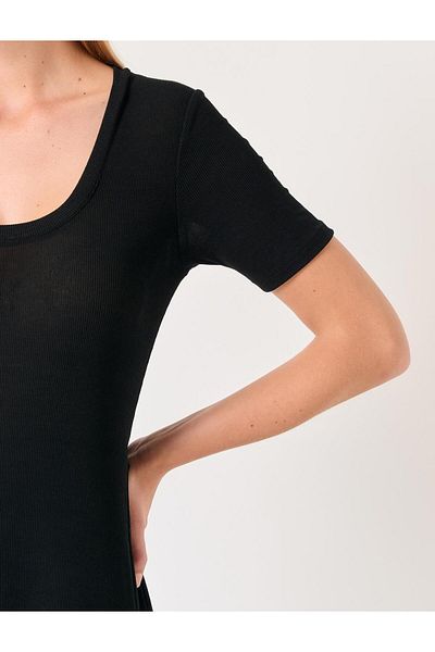 Jimmy Key Black Short Sleeve U-Neck Knitted Midi Dress