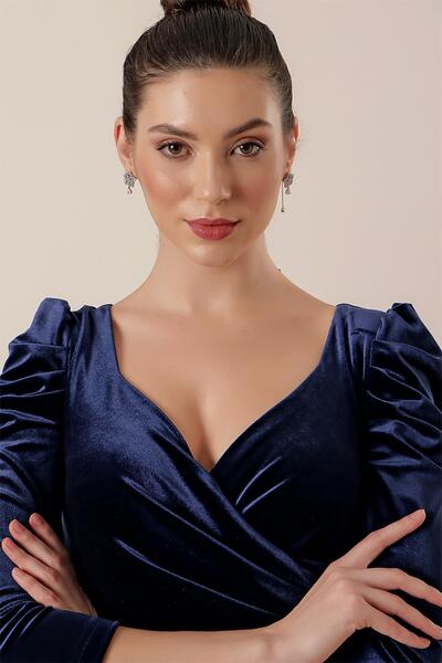 By Saygı Dlouhé sametové šaty s plisovaným rozparkem