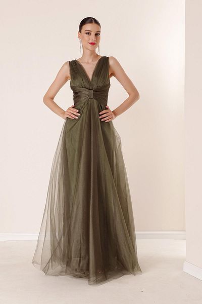 By Saygı Langes Tüllkleid mit V-Ausschnitt, tiefem Rückenausschnitt und drapiertem Futter vorne