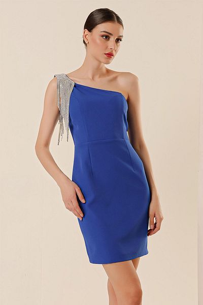 By Saygı Einschultriges, mit Strasssteinen verziertes, detailliertes, gefüttertes kurzes Kleid