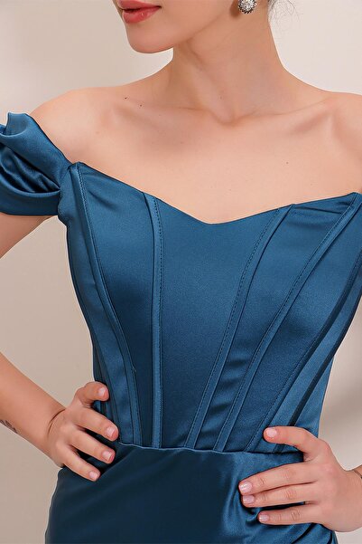 By Saygı Dlouhé saténové šaty s kosticemi na boku