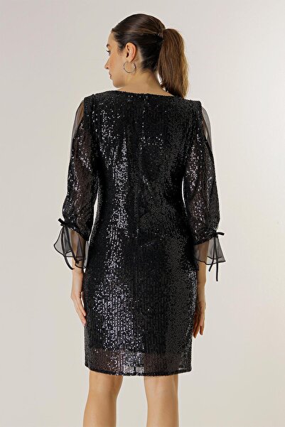 By Saygı Φόρεμα με μανίκια με μισή οργάντζα με επένδυση από πούλιες σε μεγάλο μέγεθος