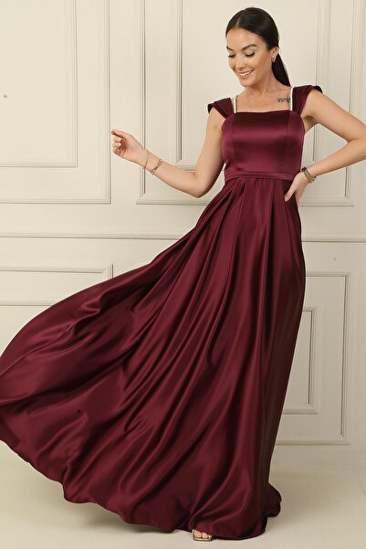 By Saygı Dlouhé saténové šaty - pásek, kamenný detail, čtvercový límec a podšívka