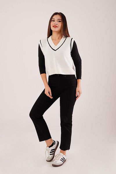 Hipo Trend Ecru Knitwear Sweater with V-Neck Stripe