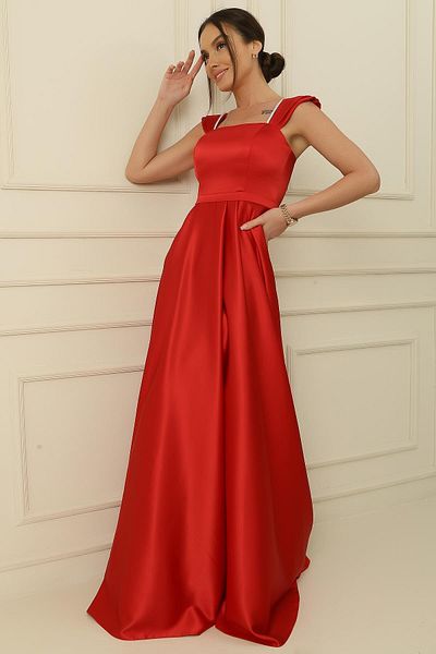 By Saygı Rochie lungă din satin cu bretele cu guler pătrat