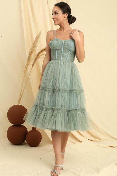 By Saygı Trägerloses, gefüttertes Jupon-Tüll-Kurzkleid mit Seilträgern und Bügeln, mehrlagigem Tüll