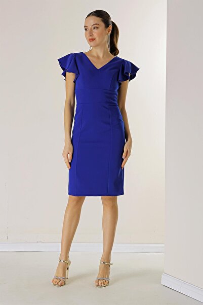 By Saygı Крепова сукня з V-подібним вирізом на спині та розкльошеними рукавами на підкладці