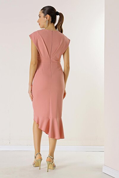 By Saygı Zweireihiges Kleid aus Crêpe mit Volant vorne und Futter