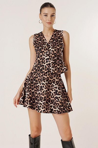 By Saygı Buzunare frontale cu nasturi, vestă din satin cu model leopard