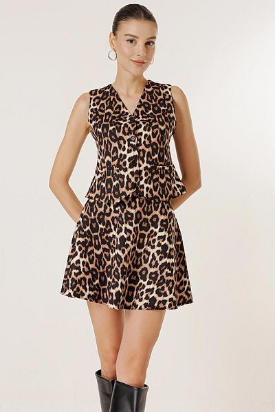 By Saygı Buzunare frontale cu nasturi, vestă din satin cu model leopard