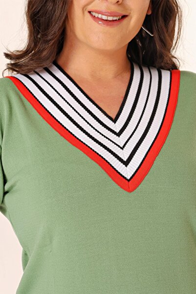 By Saygı Πλεκτό πουλόβερ μεγάλου μεγέθους με ριγέ V λαιμόκοψη