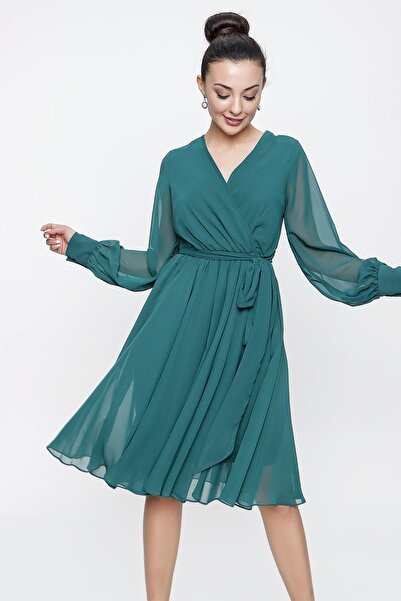 By Saygı Šifonové šaty s dvojitým límcem a dlouhým rukávem