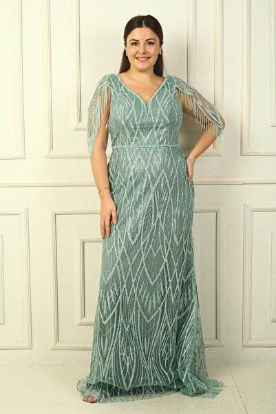 By Saygı Γυναικείο φόρεμα με λαιμόκοψη V σε μεγάλο μέγεθος με λεπτομέρεια από πέτρα και χάντρες