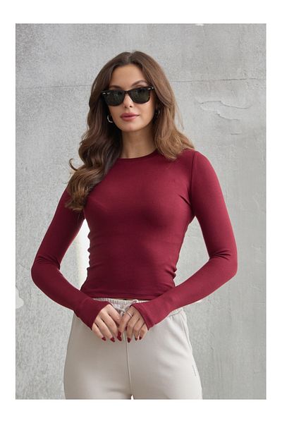 Elif Özbey Butik Bordeaux. Model Finger through Body