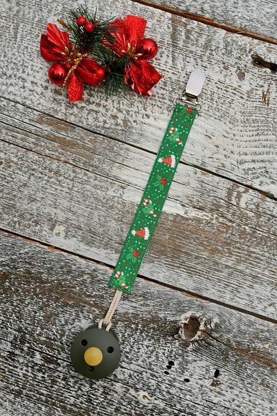 e&f Store Certified Cotton Pacifier Strap - Christmas Patterned Green - New Year's Special - Baby Pacifier Chain