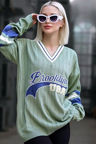 Vivika Kadın V Yaka Önü Yazılı Yaka ve Kol Çizgi Desen Kolej Model Triko Kazak