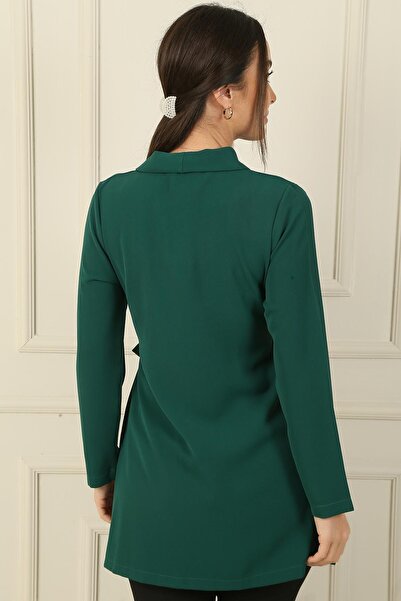 By Saygı Въртяща се яка - Яке от креп, завързано на талията