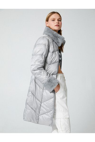 Koton Lange Pufferjacke mit Gürtel, Kunstpelzdetail und Taschen