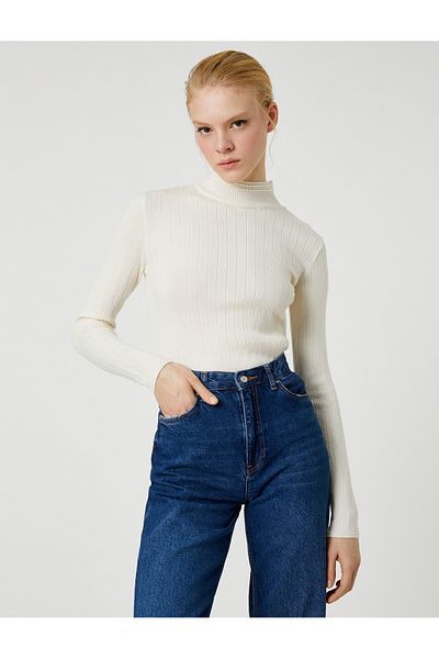 Koton Şahika Ercümen – Gerippter Strickpullover mit halbem Rollkragen