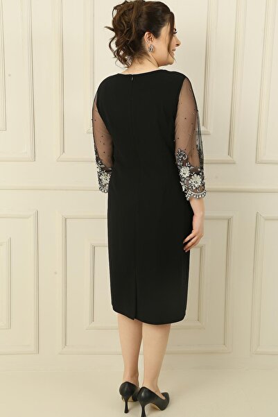 By Saygı Φόρεμα με φόδρα σε μεγάλο μέγεθος με τούλι χάντρες και κέντημα λουλουδιών στα μανίκια