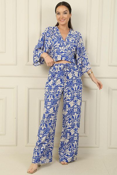 By Saygı Crop Top cu decolteu în V și pantaloni Palazzo cu buzunare cu model floral - Set de 2