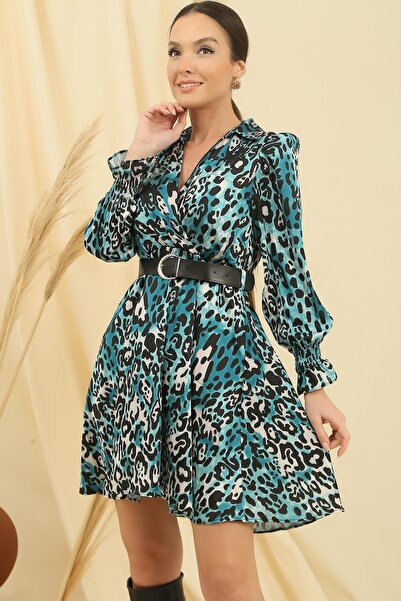 By Saygı Kétsoros póló gallérral, derékövvel bélelt leopárdmintás szatén ruha