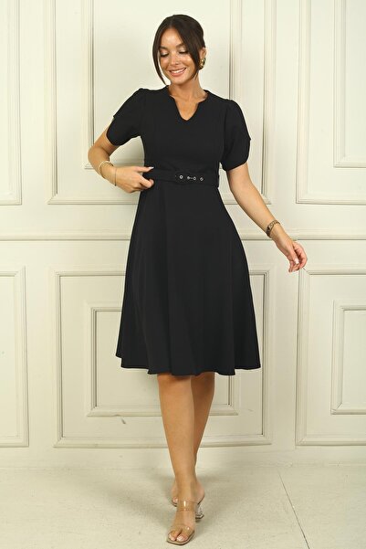 By Saygı Detailní šaty s výstřihem do V - pasem s páskem