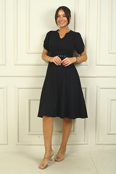 By Saygı Detailní šaty s výstřihem do V - pasem s páskem