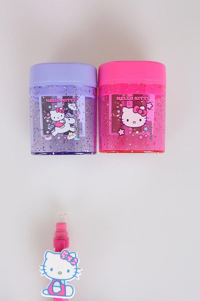 Hello Kitty مجموعة قرطاسية مرخصة مكونة من 7 قطع - حصالة، لوح كتابة، ملف كبس، ممحاة، مبراة أقلام