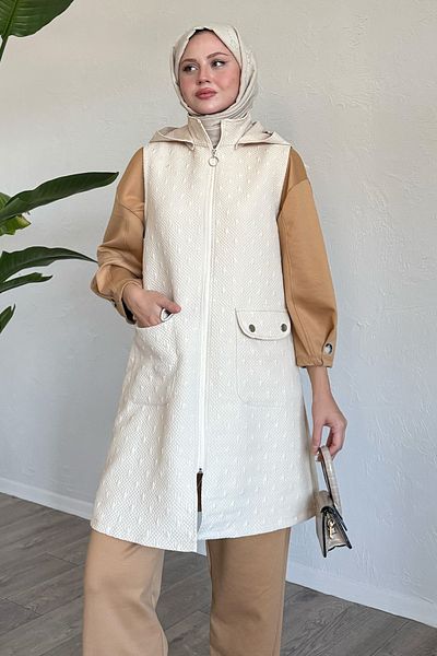InStyle سترة كريمية مبطنة مع جيوب