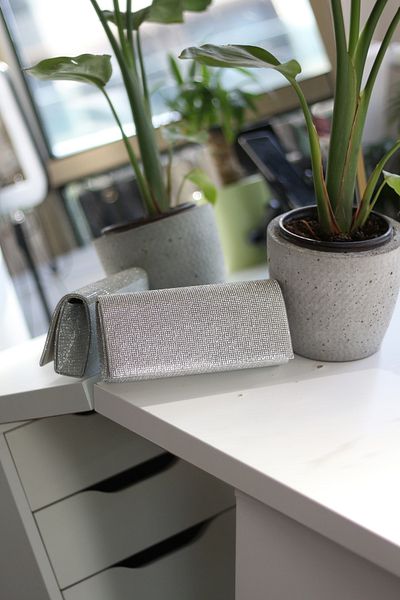 Moom Bag Dámská stříbrná večerní taška přes rameno s detailním řetízkovým potahem